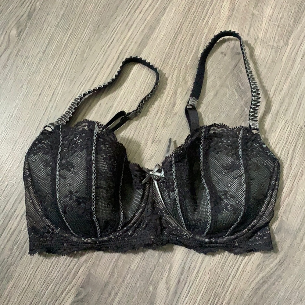 Elle Macpherson bra